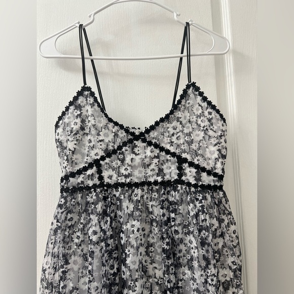 Romeo + Juliet Couture Blackwhite Floral Iridescent sequin mini dress (Size S) - Picture 8 of 11